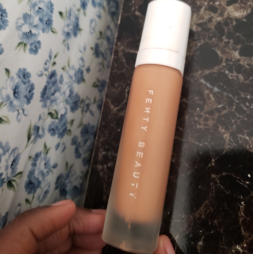 Fenty matte  foundation . Shade : 380